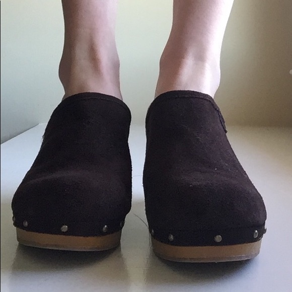 Brown Clogs - Picture 3 of 3